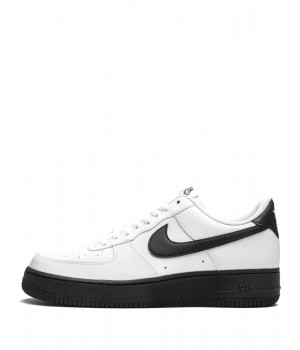 Кроссовки Nike Air Force 1 с черной подошвой белые