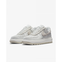 Кроссовки Nike Air Force 1 Luxe бежевые