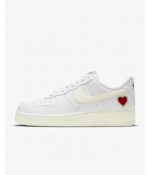 Кроссовки Nike Air Force 1 белые с сердцем
